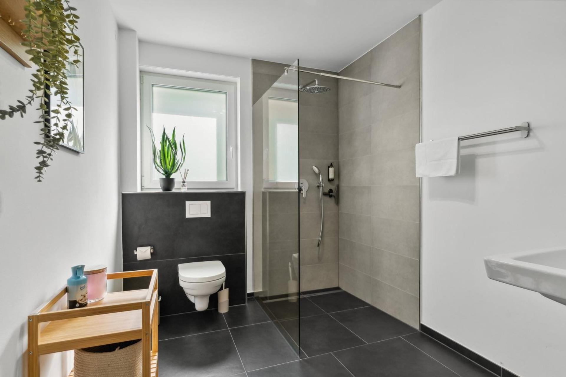 Zwei Apartments Fuer Bis Zu 8 Personen Zentral, Modern, Mit Terrasse & Balkon Bielefeld Extérieur photo