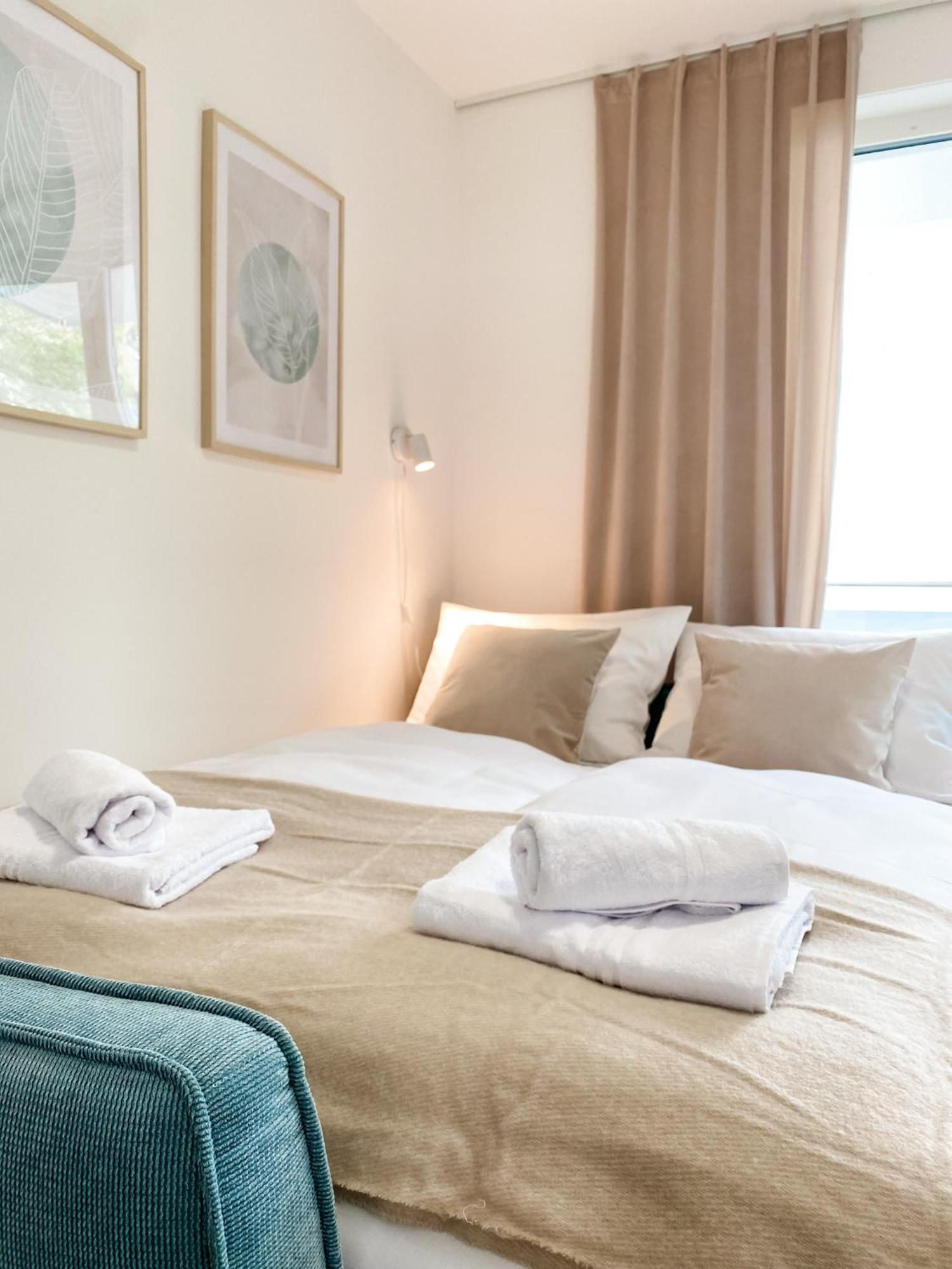 Zwei Apartments Fuer Bis Zu 8 Personen Zentral, Modern, Mit Terrasse & Balkon Bielefeld Extérieur photo